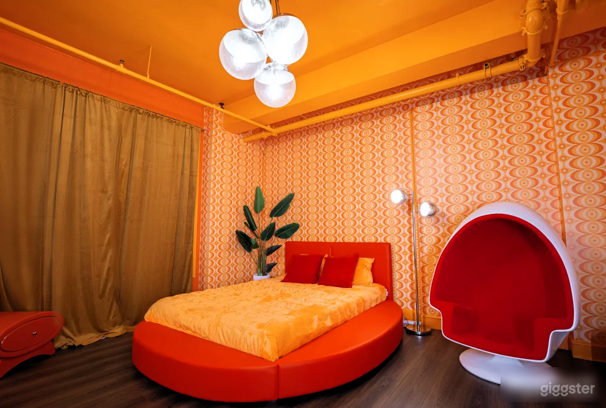 70's Orange Downtown Retro Room w/ Red Circle Bed Photo 3
