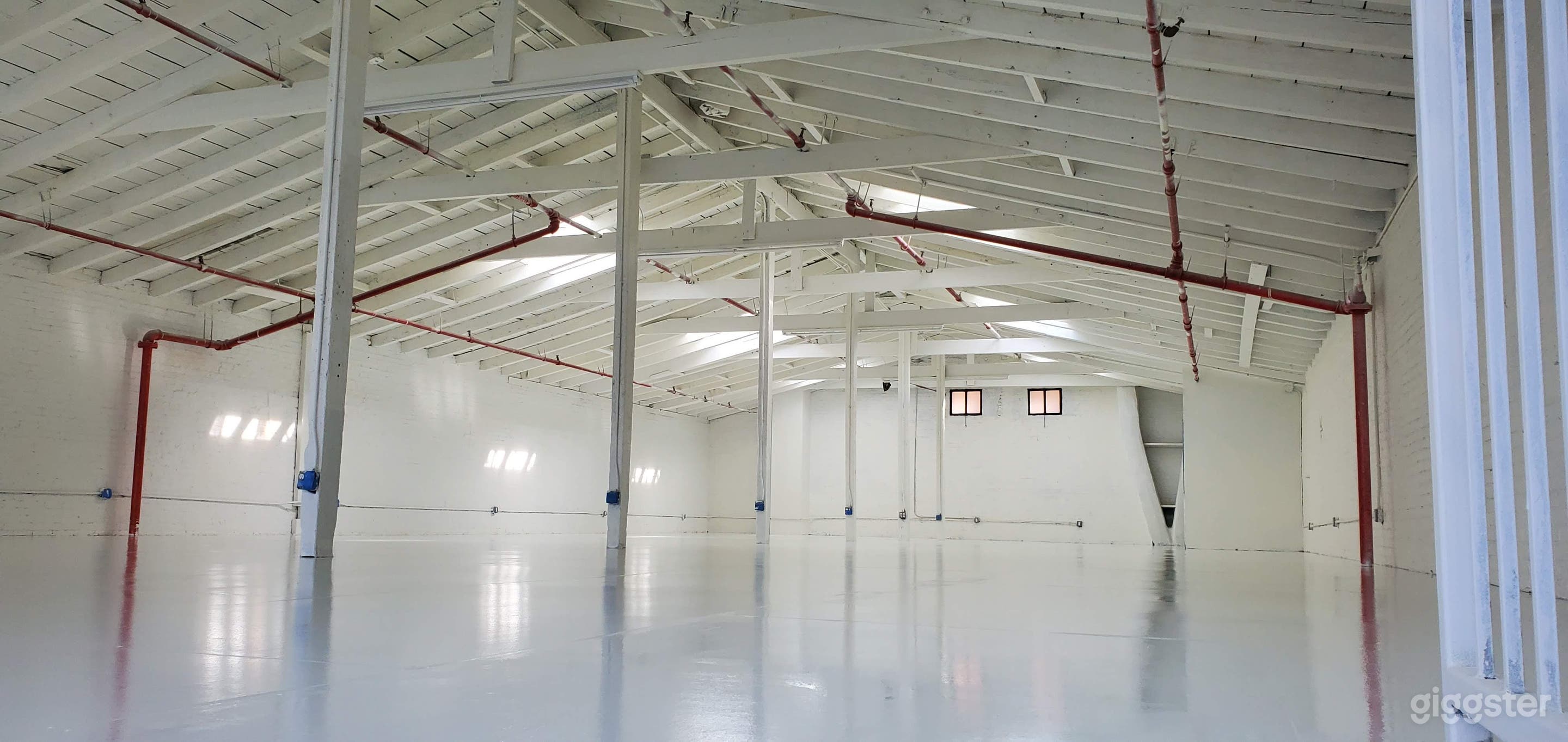 All White Photography Loft Photo 3