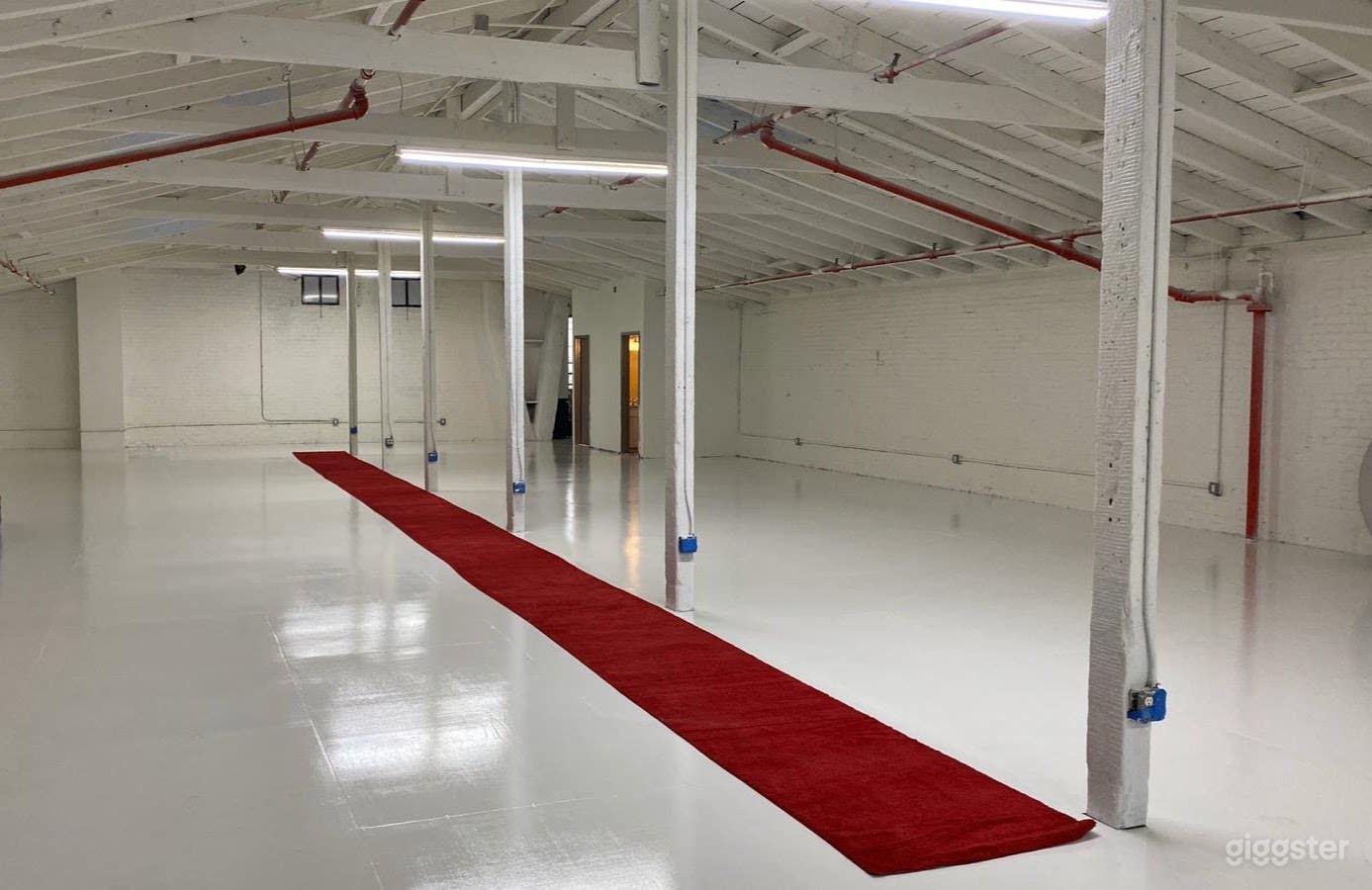 All White Photography Loft Photo 4