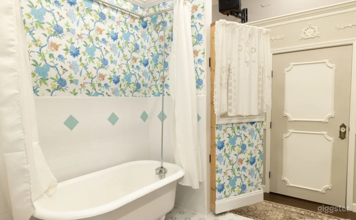 Fake Bathroom Production Studio Photo 2