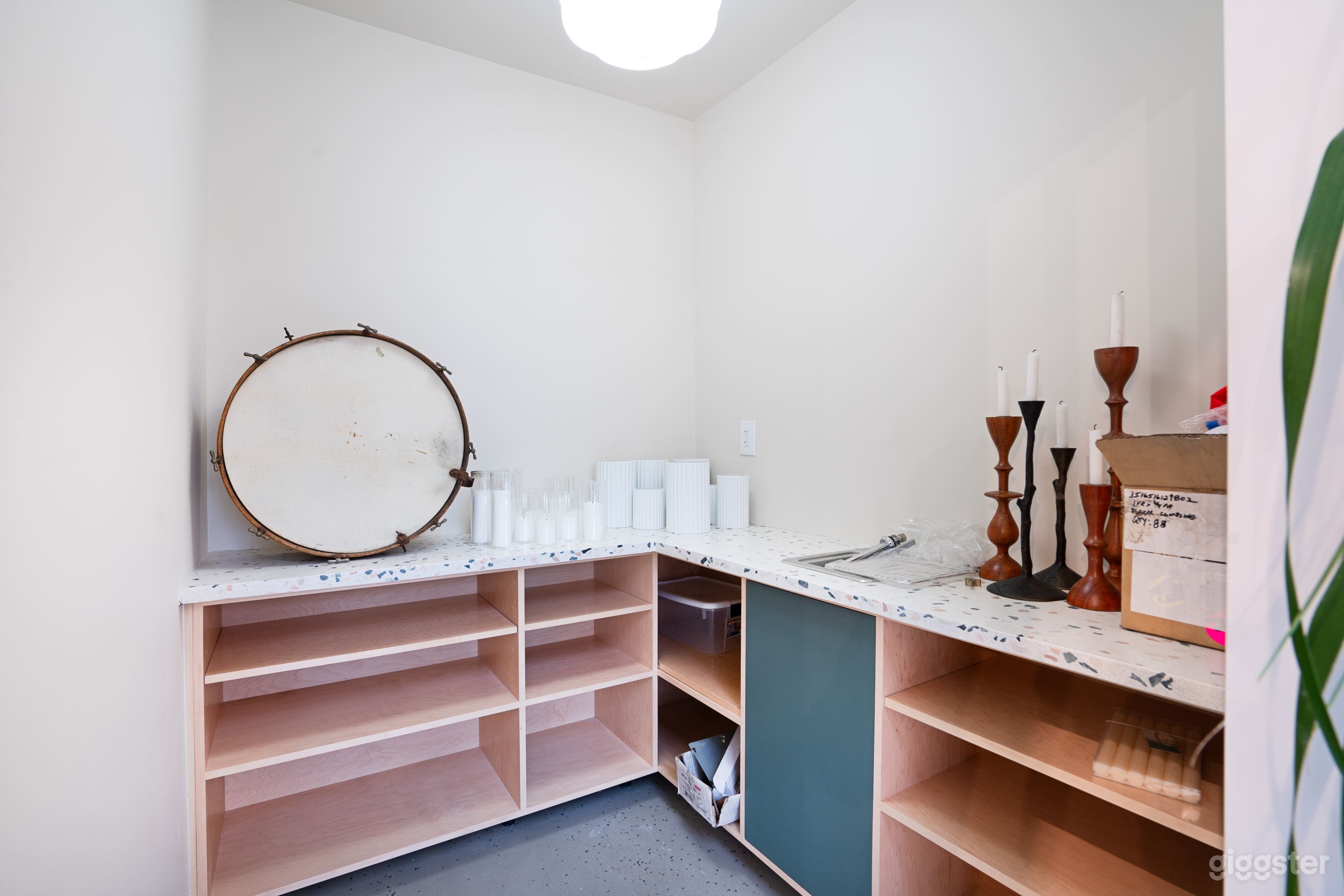 LOFT/STUDIO/KITCHEN/OPEN space  Photo 2