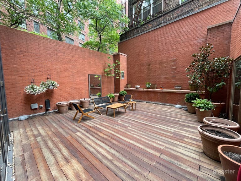  Tribeca Backyard Oasis 