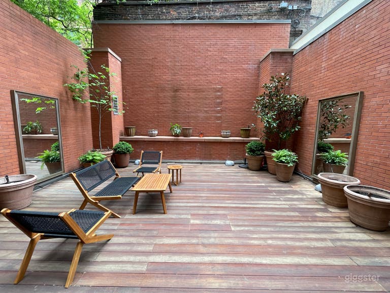  Tribeca Backyard Oasis 