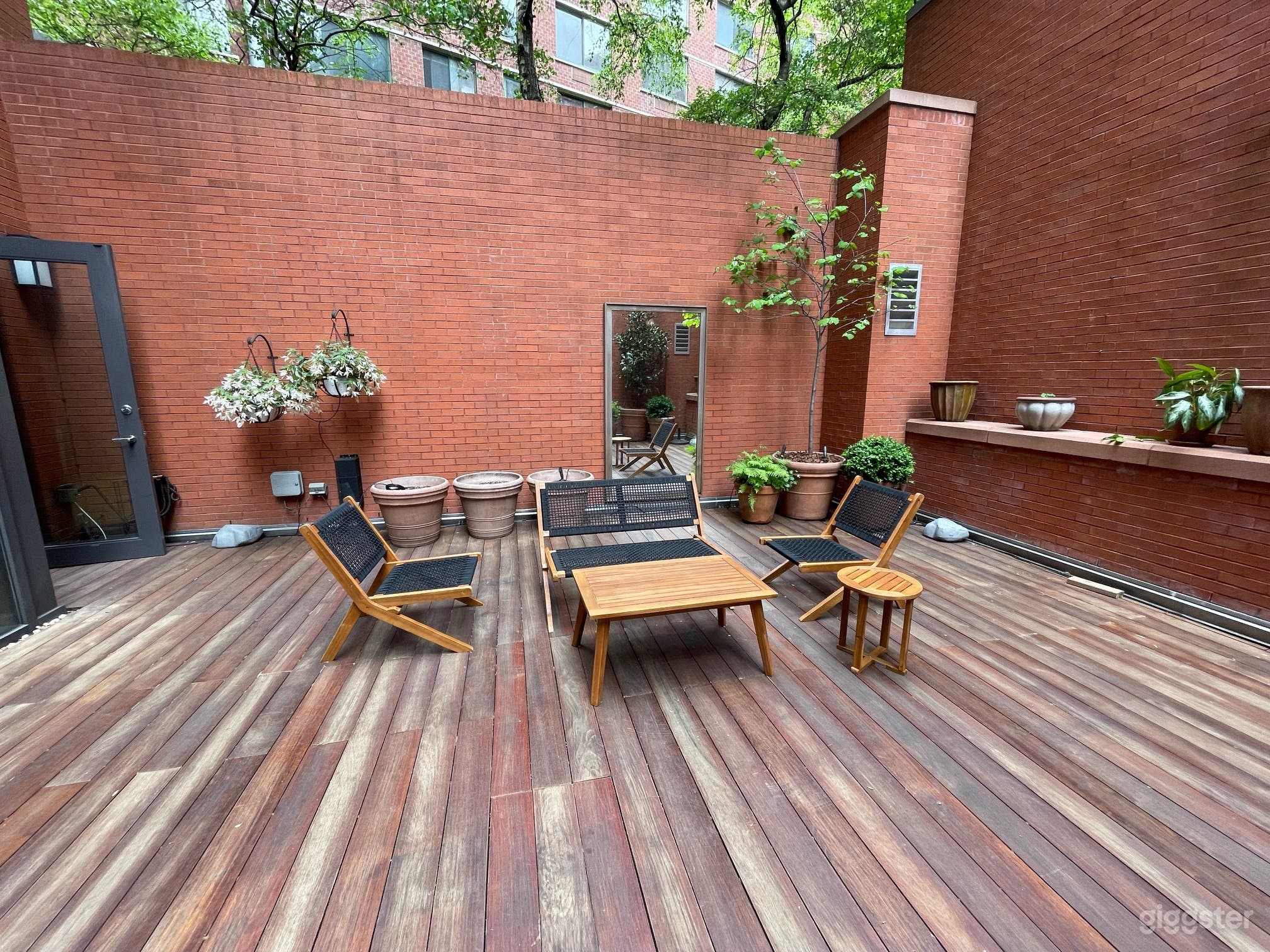 Tribeca Backyard Oasis Photo 4