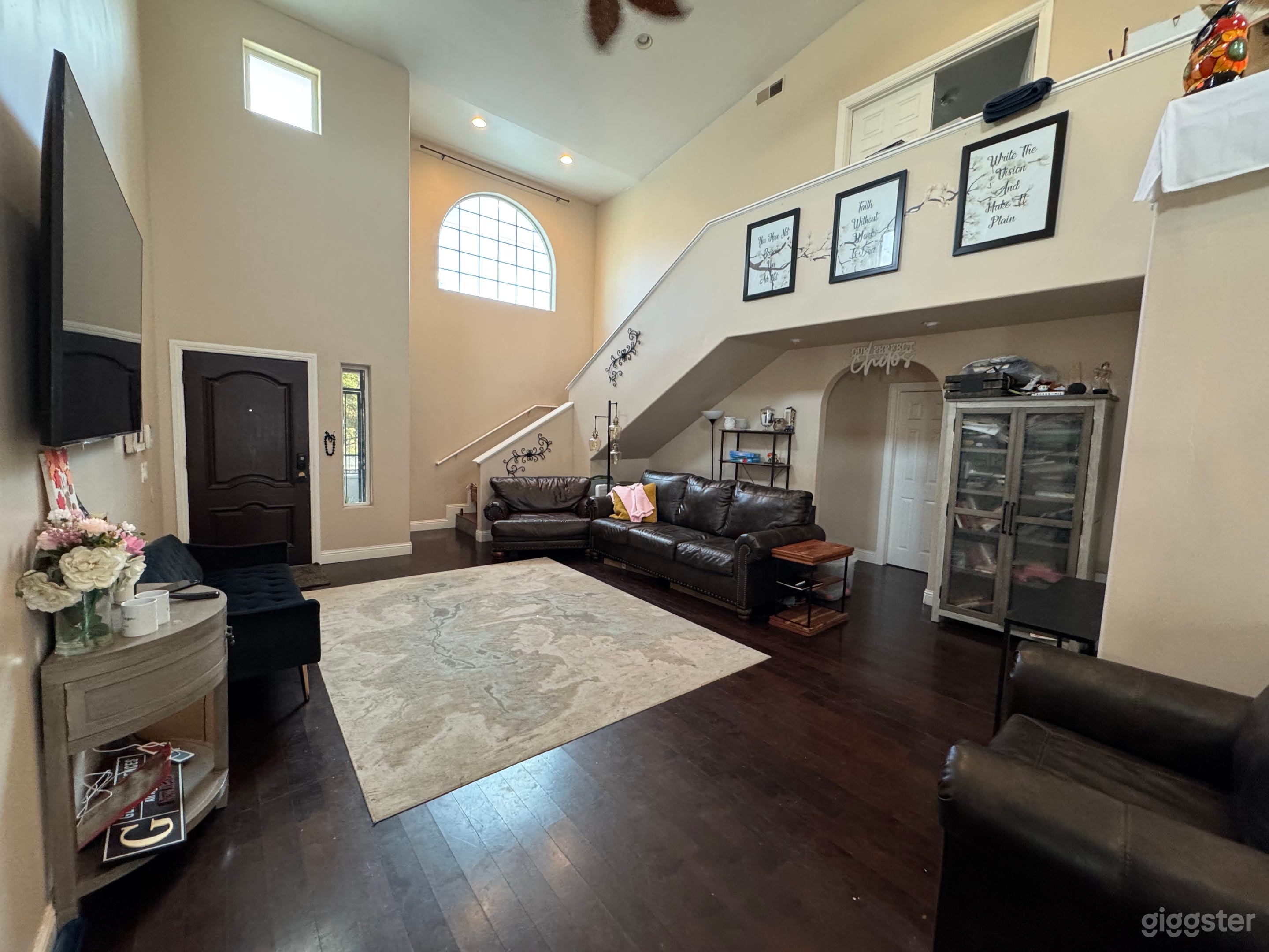 A San Diego must see. Extra large living room. Photo 3