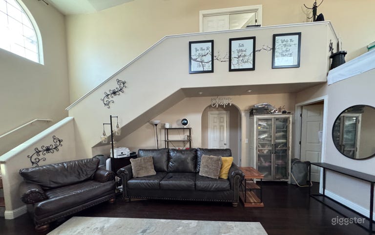  A San Diego must see. Extra large living room. 