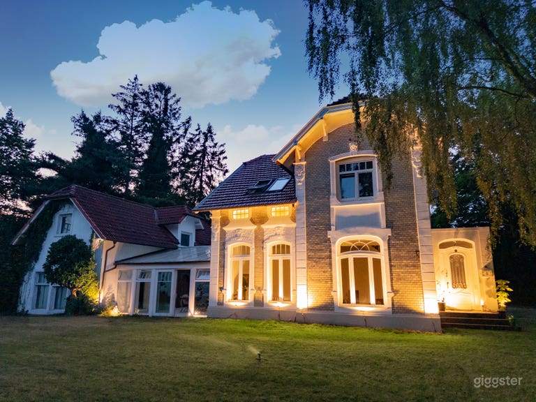 Historische Jugendstilvilla im kleinen Park 