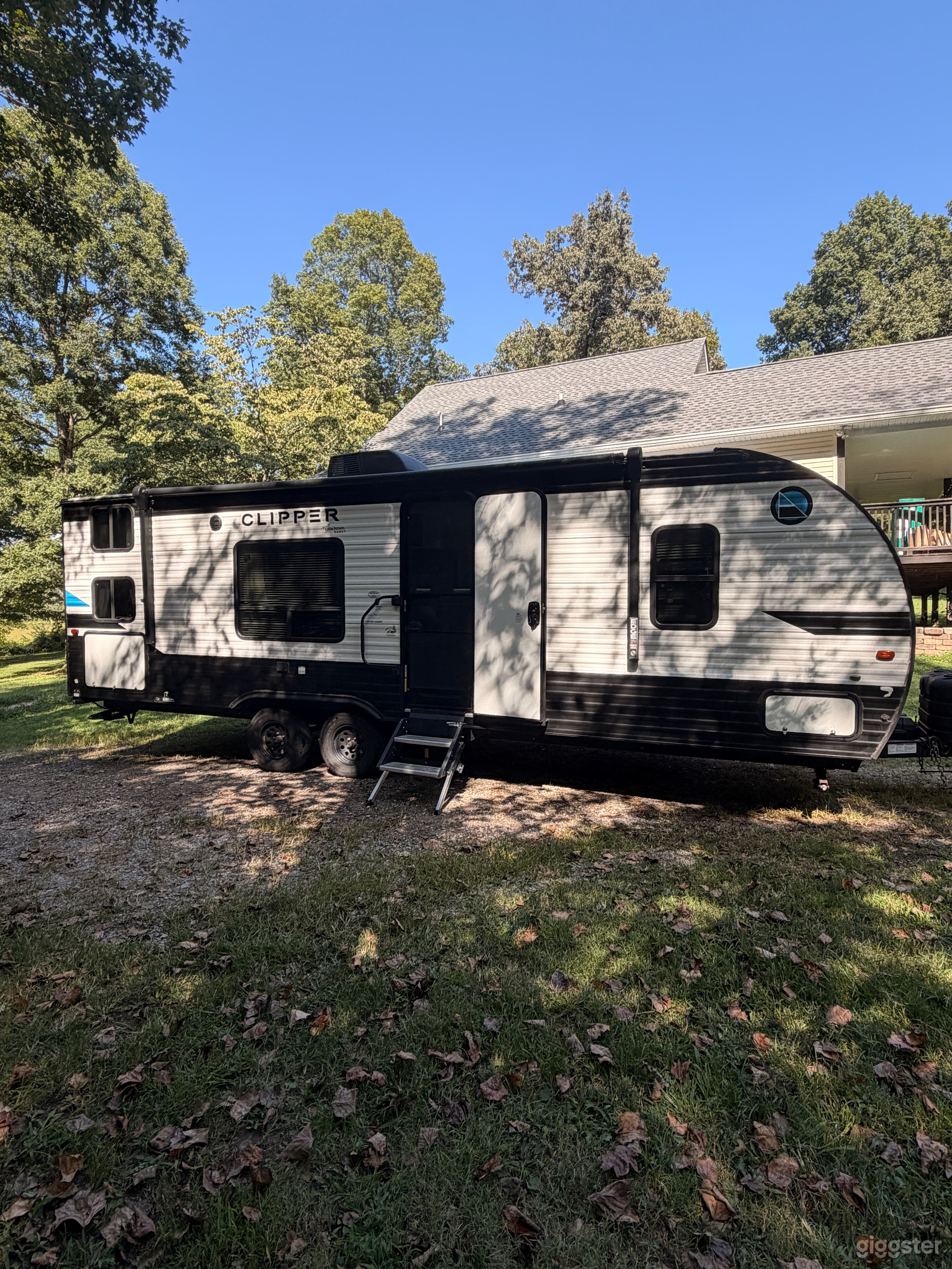 Aesthetic Camper for Talent Trailer/Shoots/Creative Retreats Photo 2