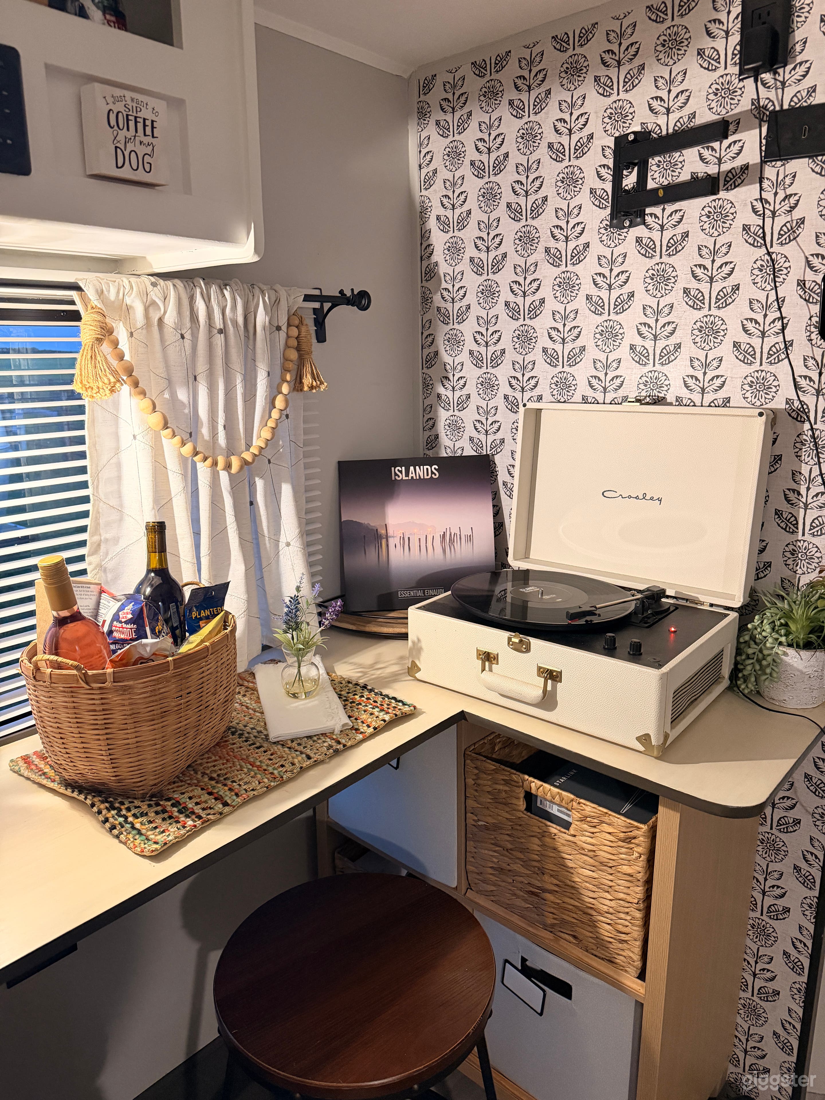 Aesthetic Camper for Talent Trailer/Shoots/Creative Retreats Photo 3
