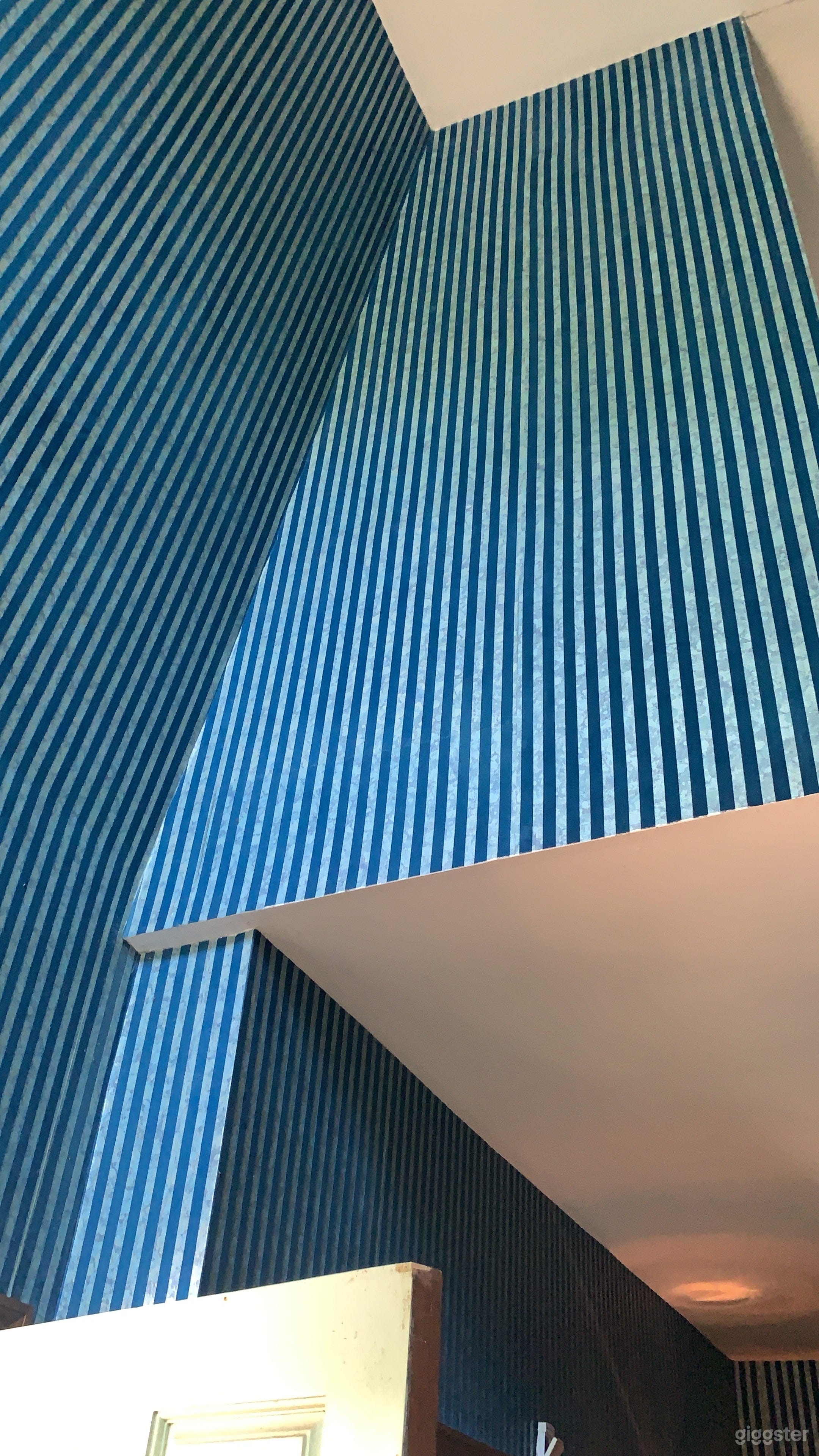 70's Style Retro Manor Photo 4