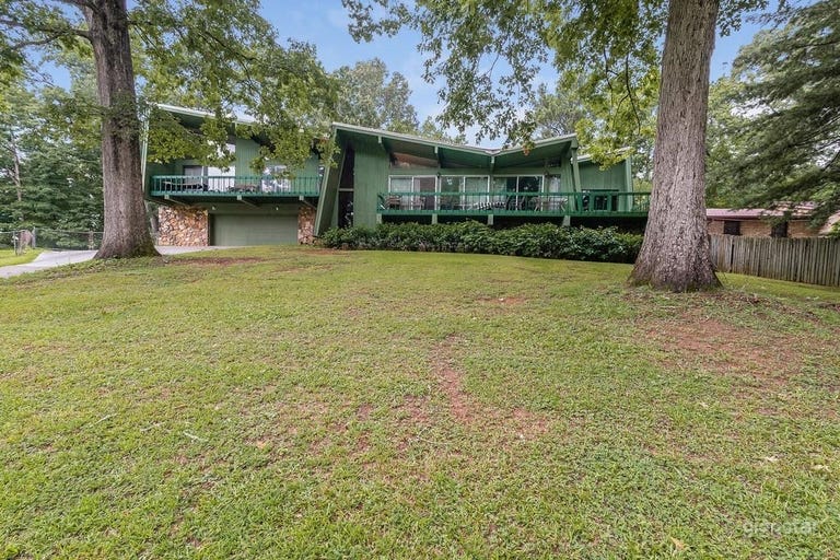  70's Style Retro Manor 