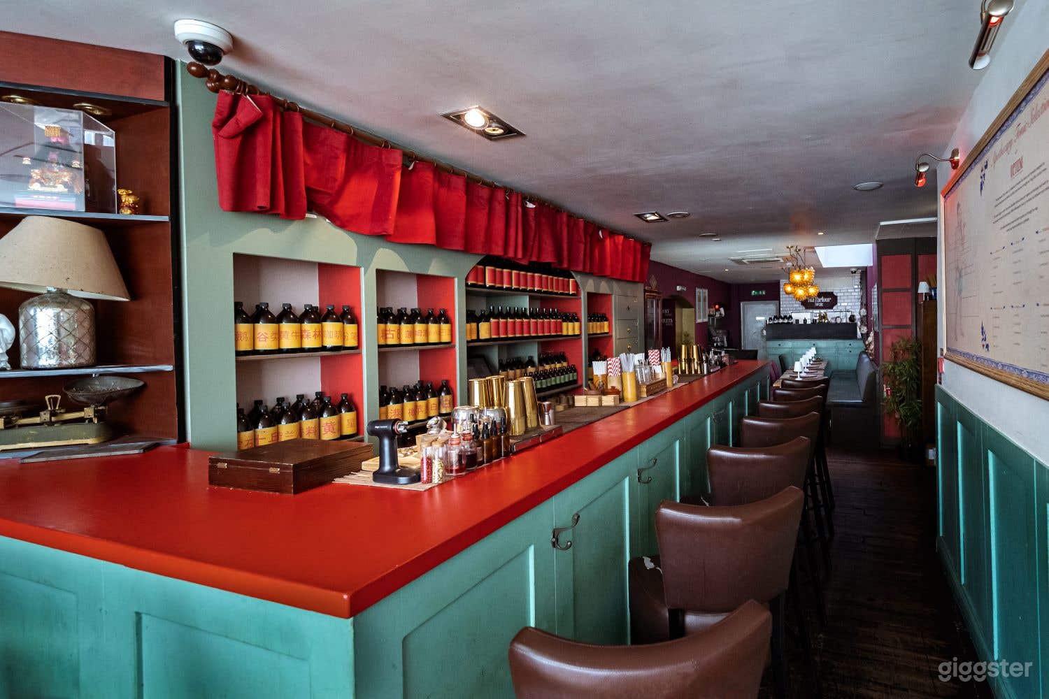 Secret Hidden Speakeasy Bar in Chinatown (BUYOUT) Photo 3