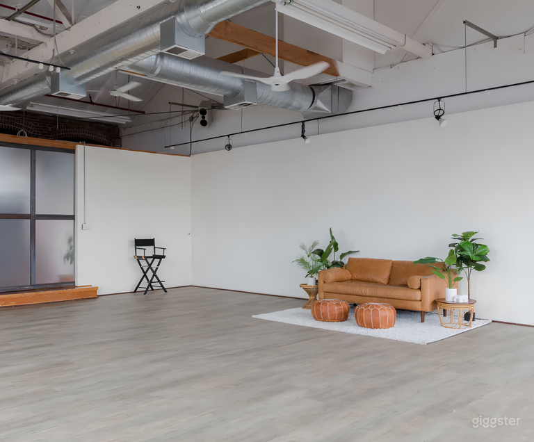  Sun-lit Studio with Brick Walls 