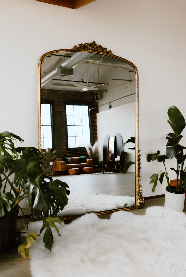  Sun-lit Studio with Brick Walls 