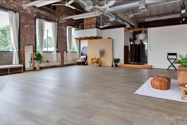  Sun-lit Studio with Brick Walls 