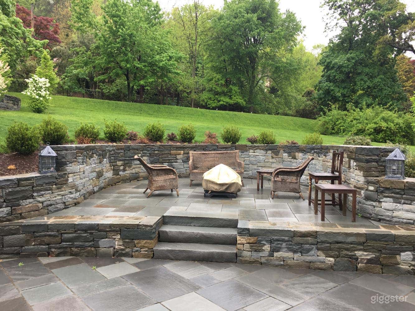 Large, tasteful hilltop home Photo 2