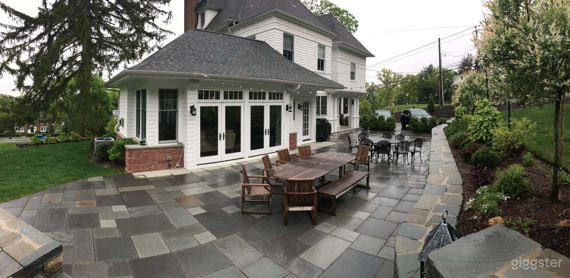 Large, tasteful hilltop home Photo 3