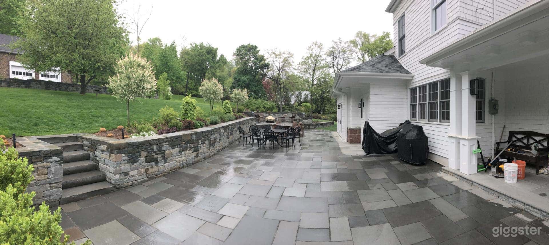 Large, tasteful hilltop home Photo 4