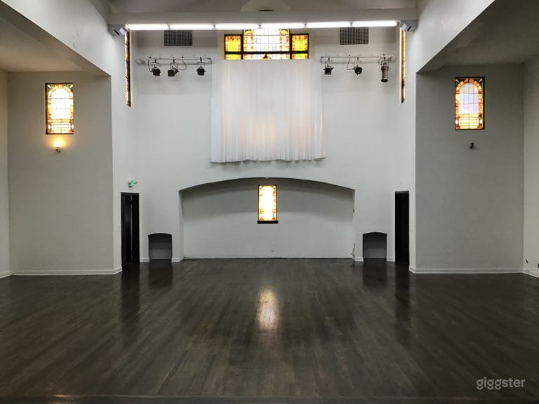  Fountain Room with High Ceilings 