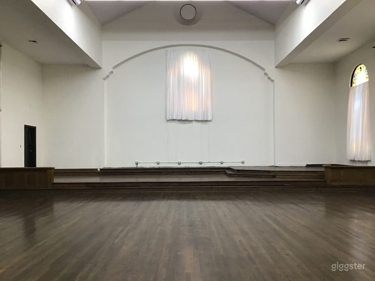  Fountain Room with High Ceilings 