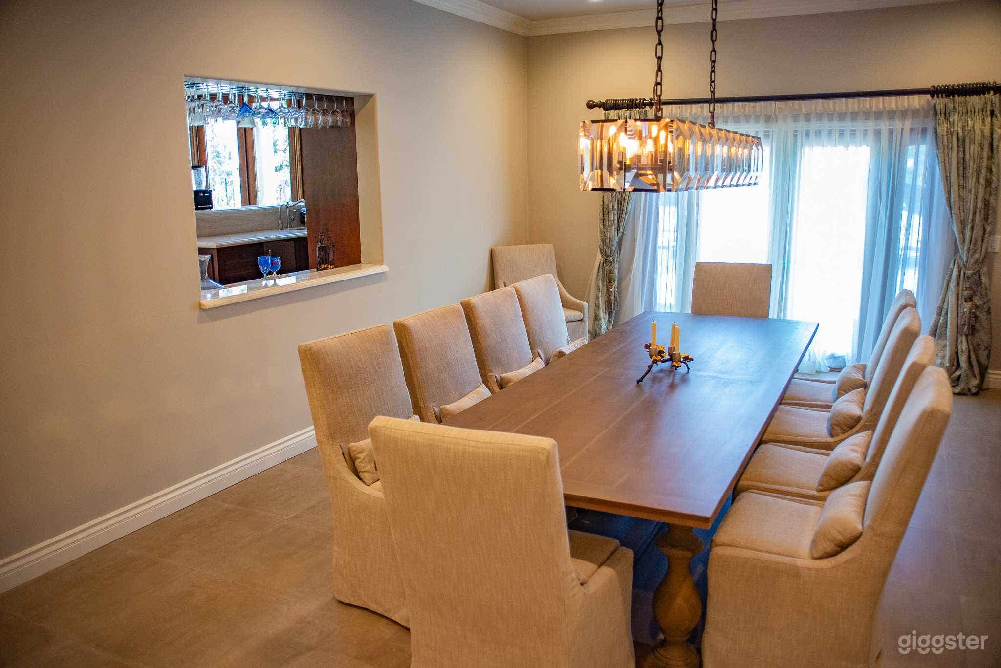 Mansion in Tarzana with Cul-de-sac Photo 3