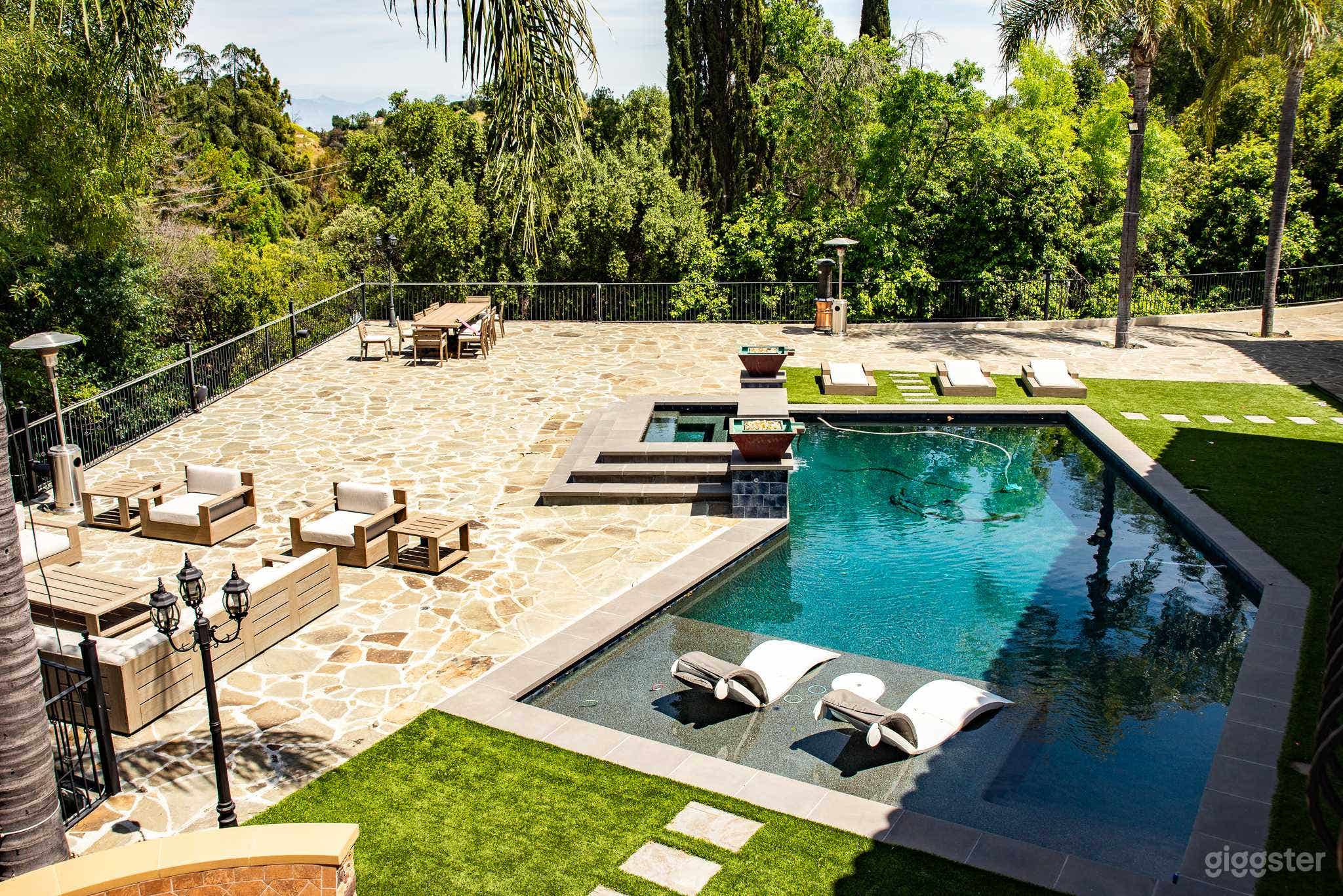 Mansion in Tarzana with Cul-de-sac Photo 1