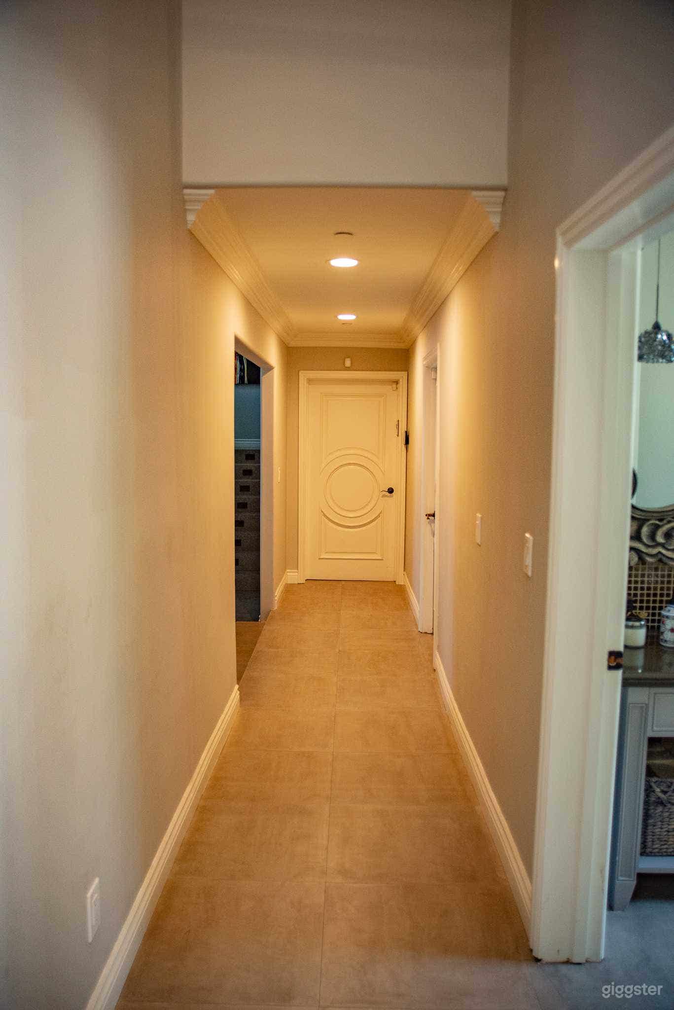 Mansion in Tarzana with Cul-de-sac Photo 2