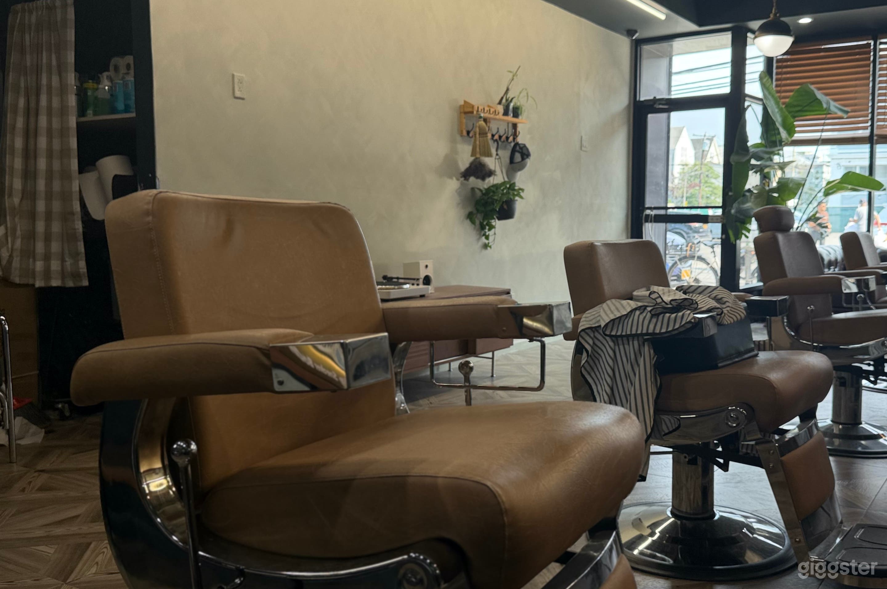 Cool & Chic Barber Shop/Salon Photo 4
