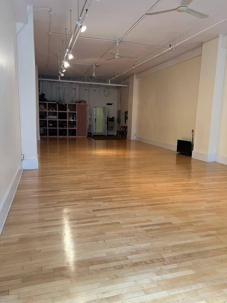  1000 SQFT Intimate Studio in Montreal 