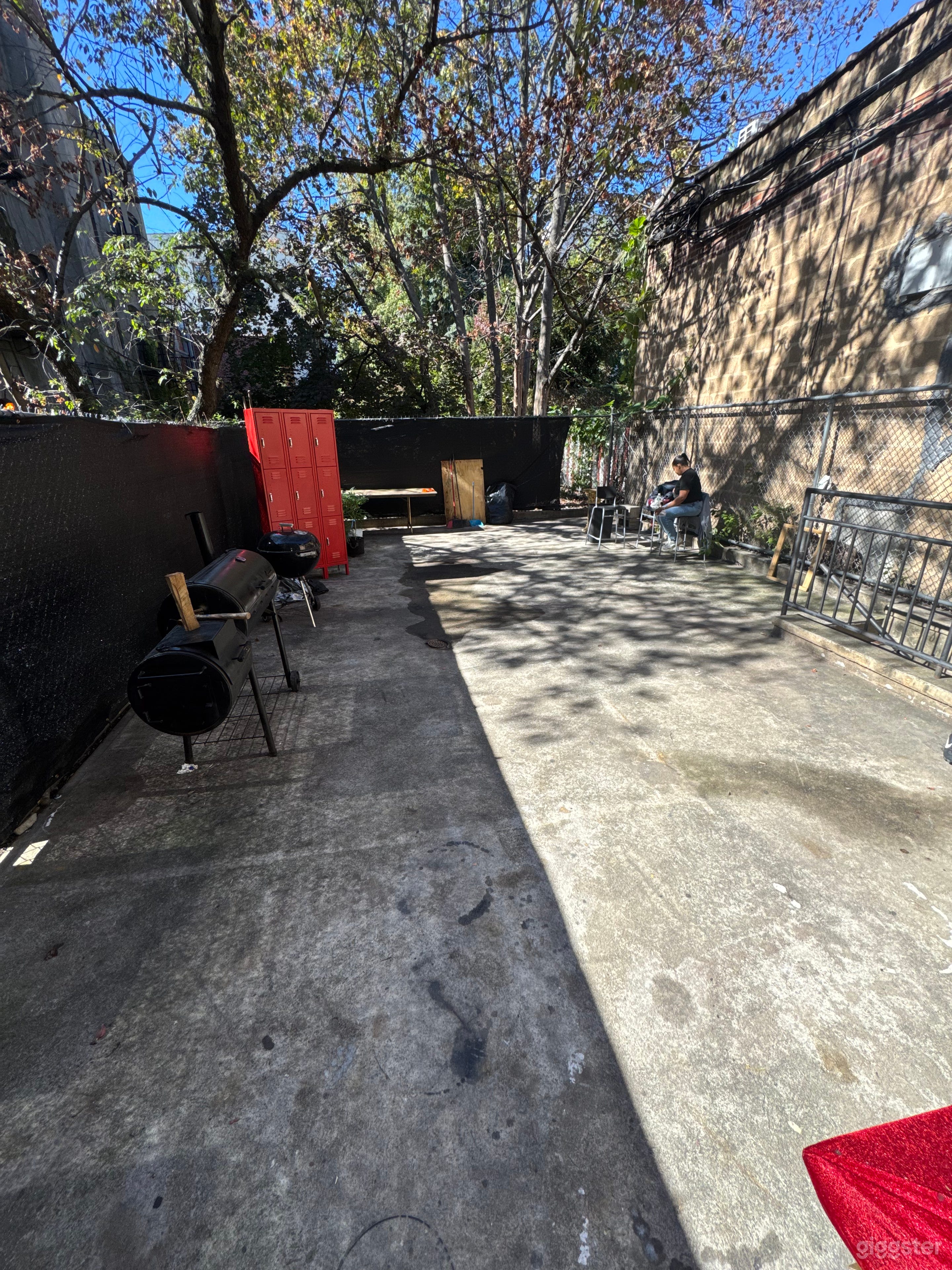 Private backyard with open space—ideal for outdoor shoots, breaks, or staging.