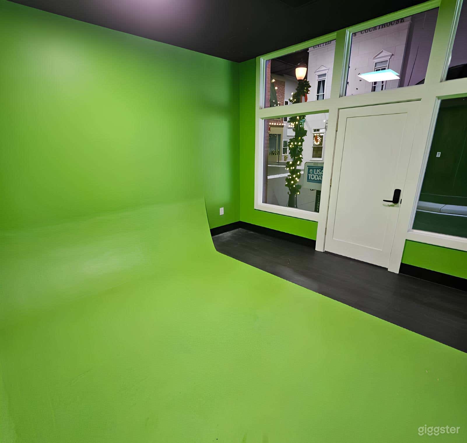 Pristine Green Screen Studio Photo 3