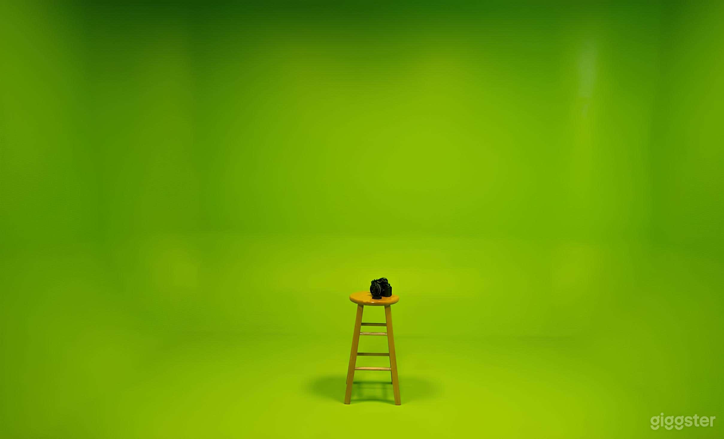 Pristine Green Screen Studio Photo 1