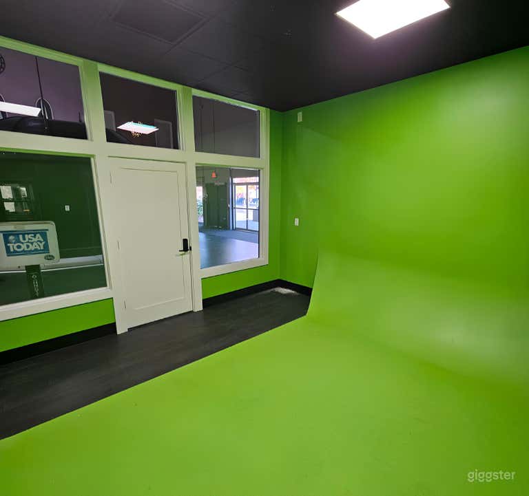  Pristine Green Screen Studio 