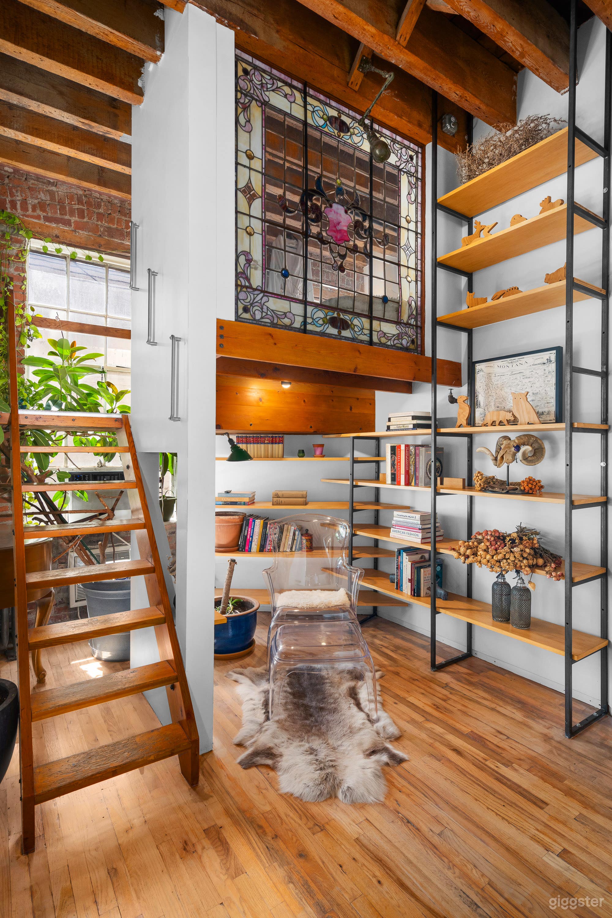 Quiet full floor Village loft with a SOHO feel   Photo 4