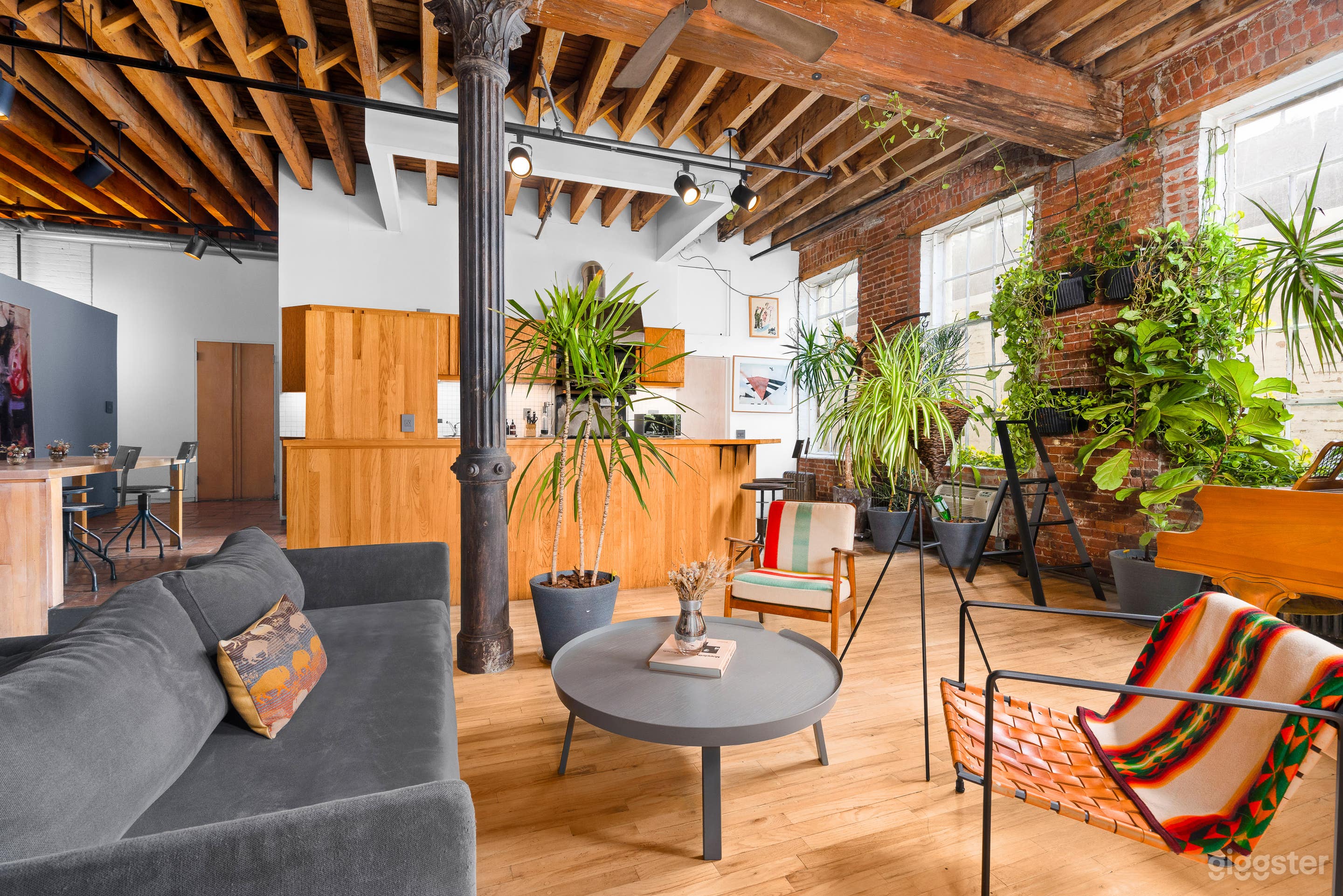 Quiet full floor Village loft with a SOHO feel Photo 3