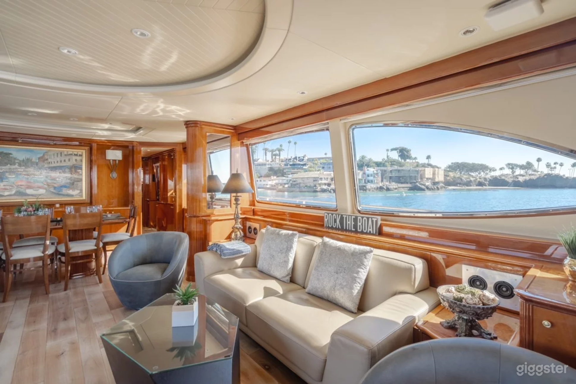 100 Ft Luxury Azimut Yacht Photo 2