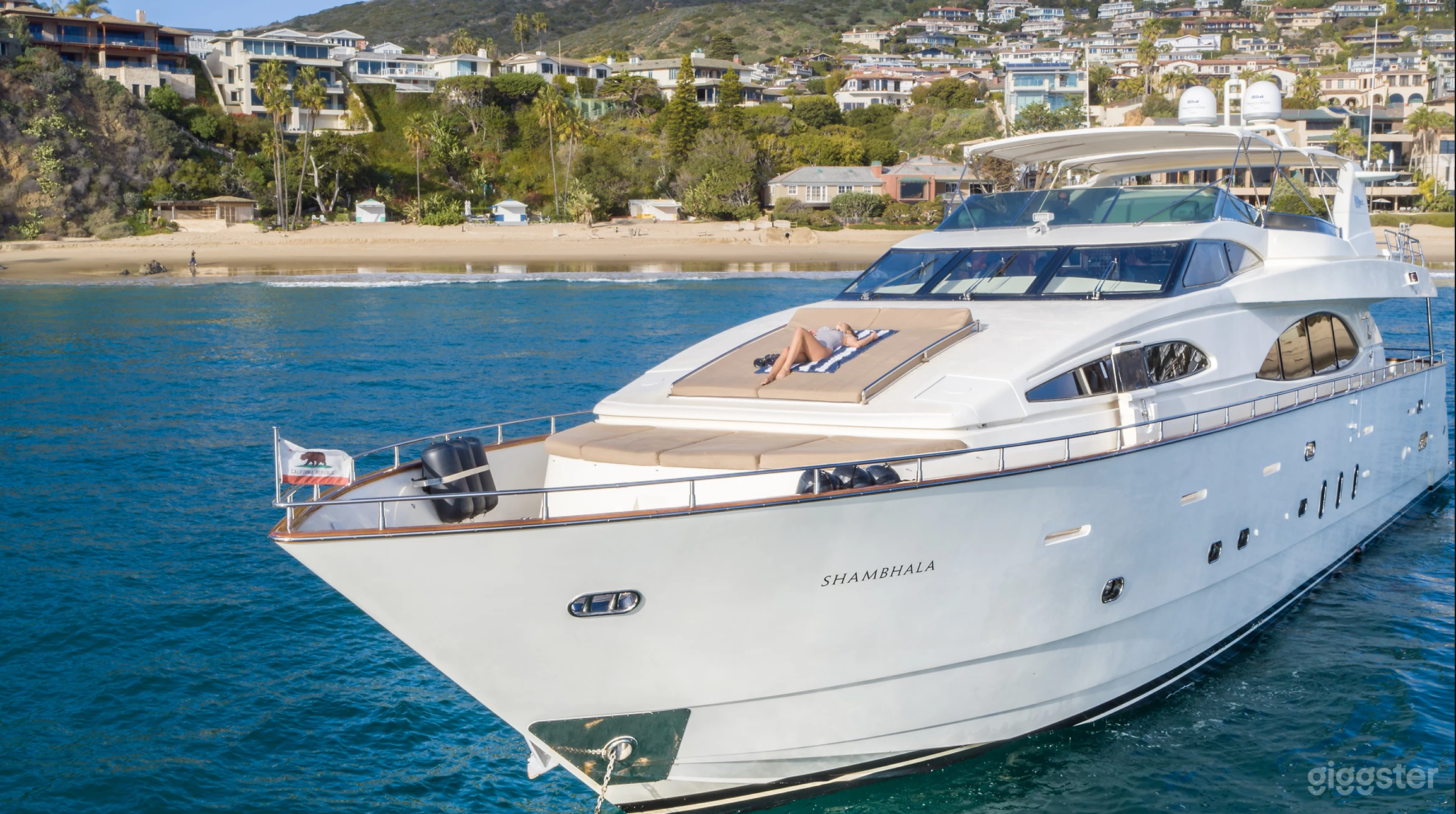 100 Ft Luxury Azimut Yacht Photo 1