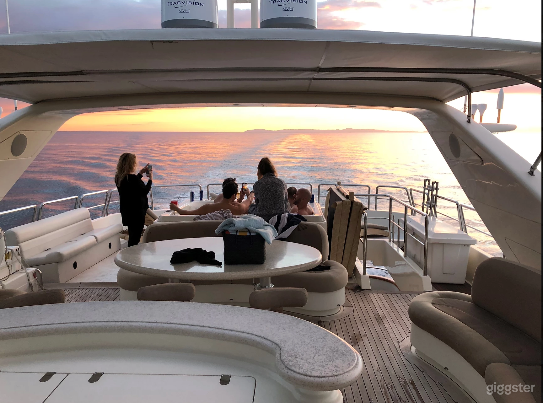 100 Ft Luxury Azimut Yacht Photo 3