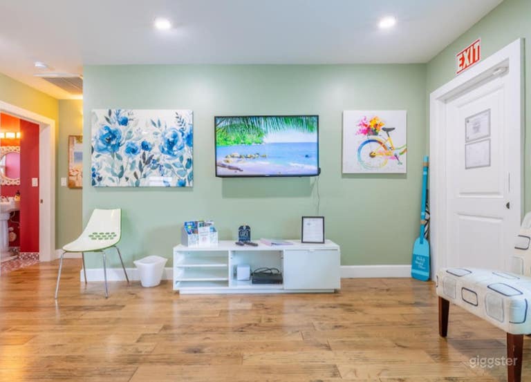  Stylish Pool Home near Beach Family-Friendly Fun 