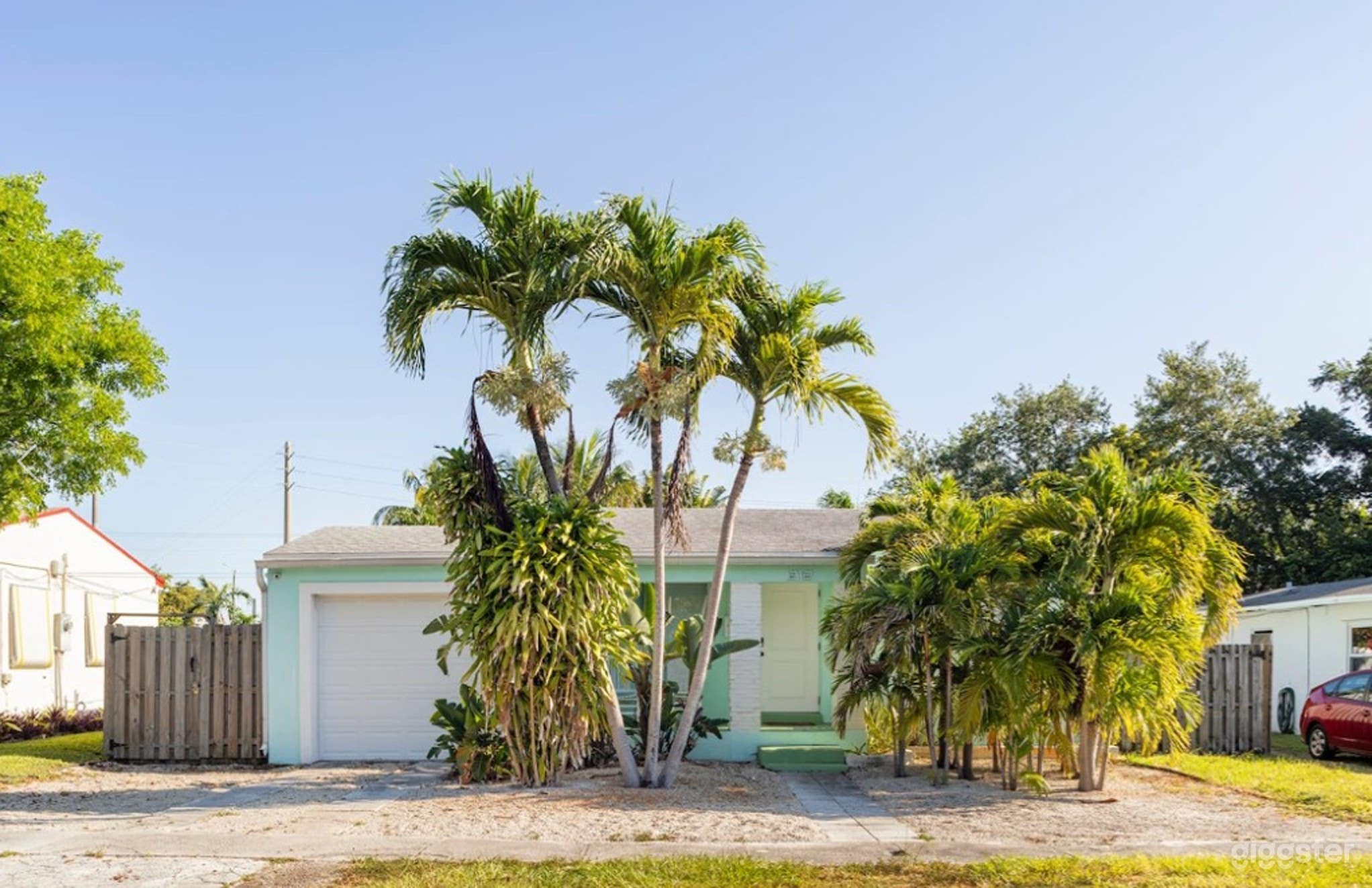 Stylish Pool Home near Beach Family-Friendly Fun Photo 1