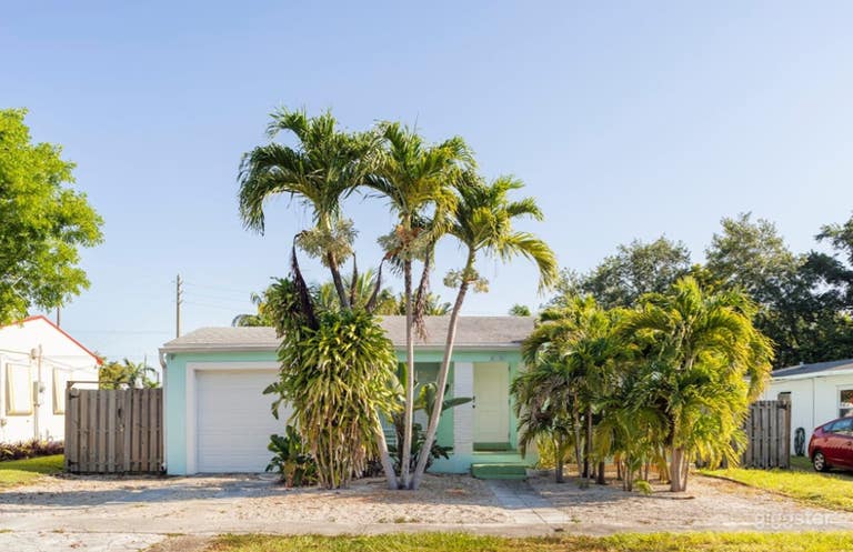  Stylish Pool Home near Beach Family-Friendly Fun 