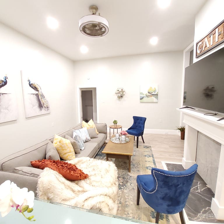  Sunny and Chic in Savannah  