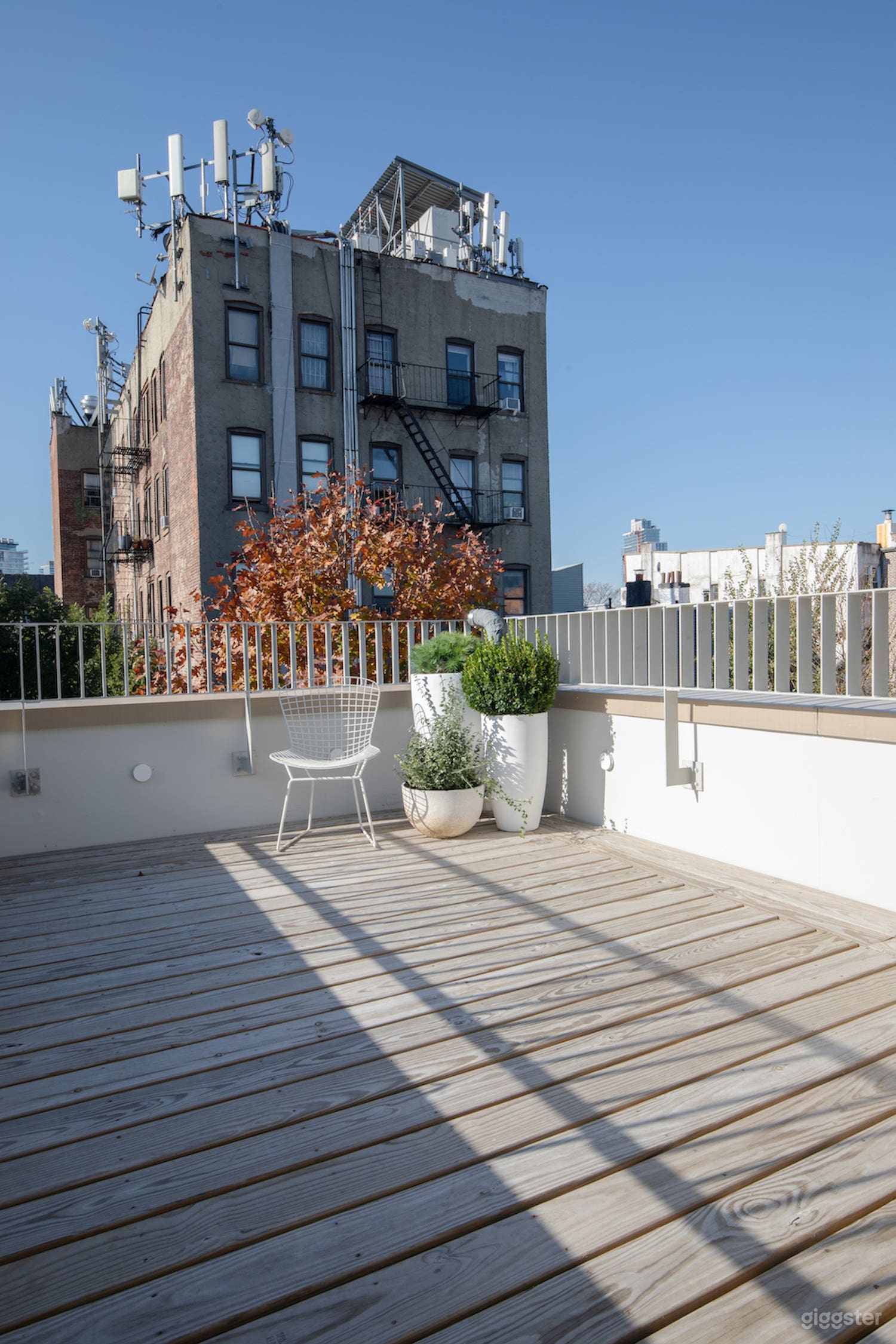 Modern contemporary light filled brownstone Photo 4