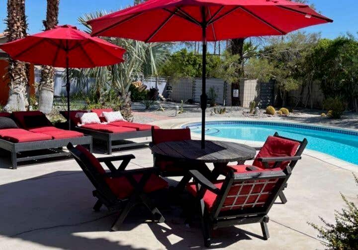  Unique Luxury Pool Getaway 