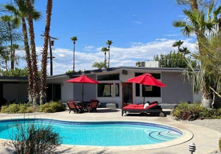 Unique Luxury Pool Getaway Photo 1