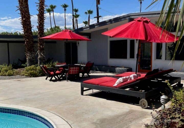 Unique Luxury Pool Getaway Photo 3