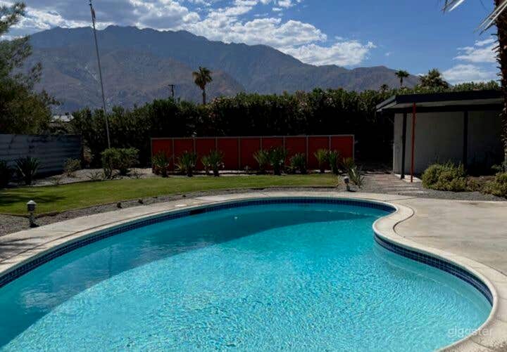 Unique Luxury Pool Getaway Photo 2