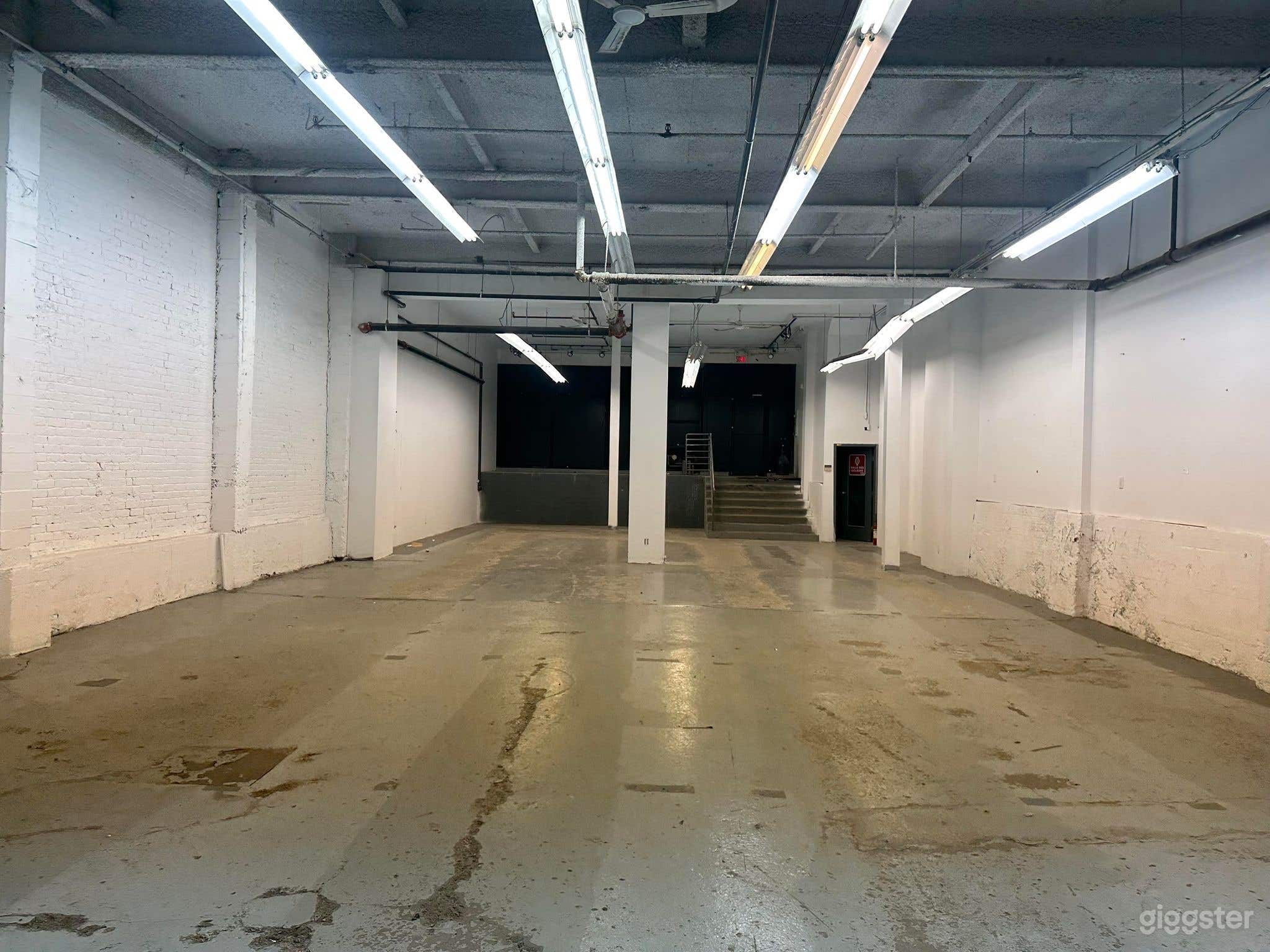 Espace Esc 7600 SF industrial GF + afterhour Permits  Photo 4