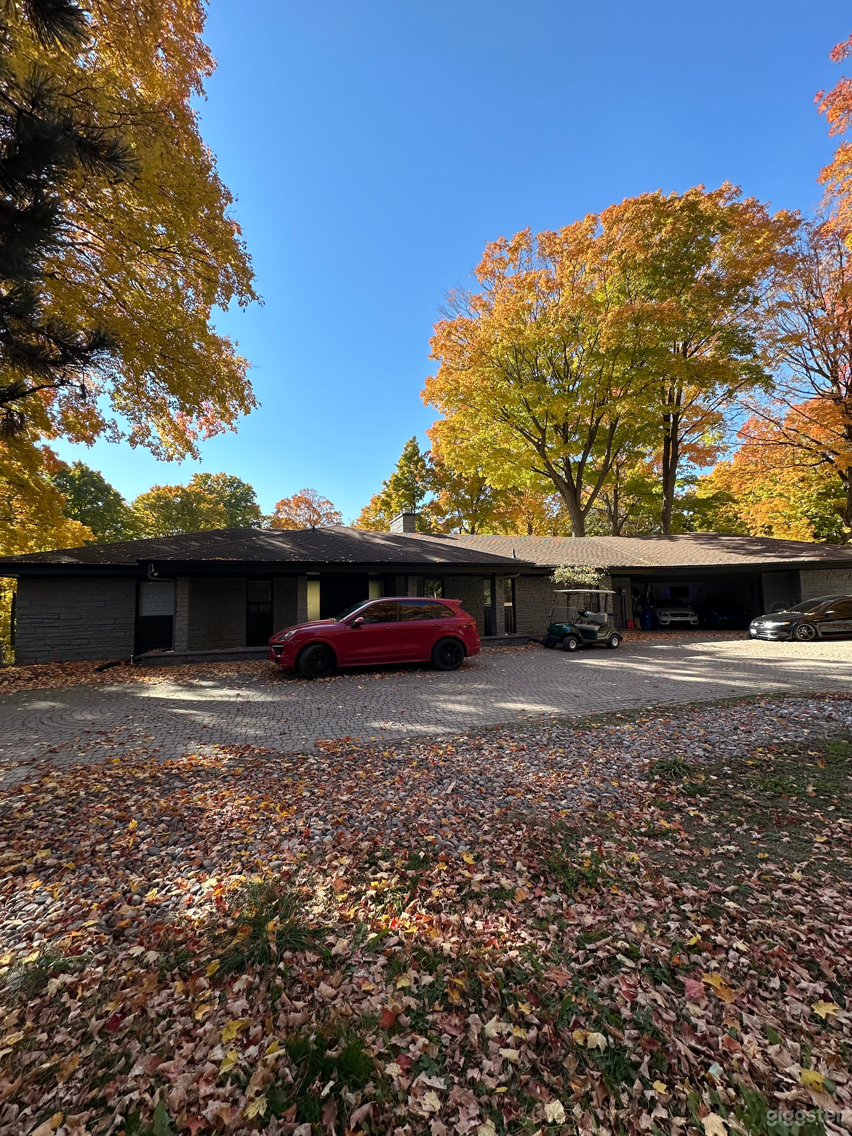 Hollywood Hills-Type Mid-Century Modern Sprawling Ranch Photo 1