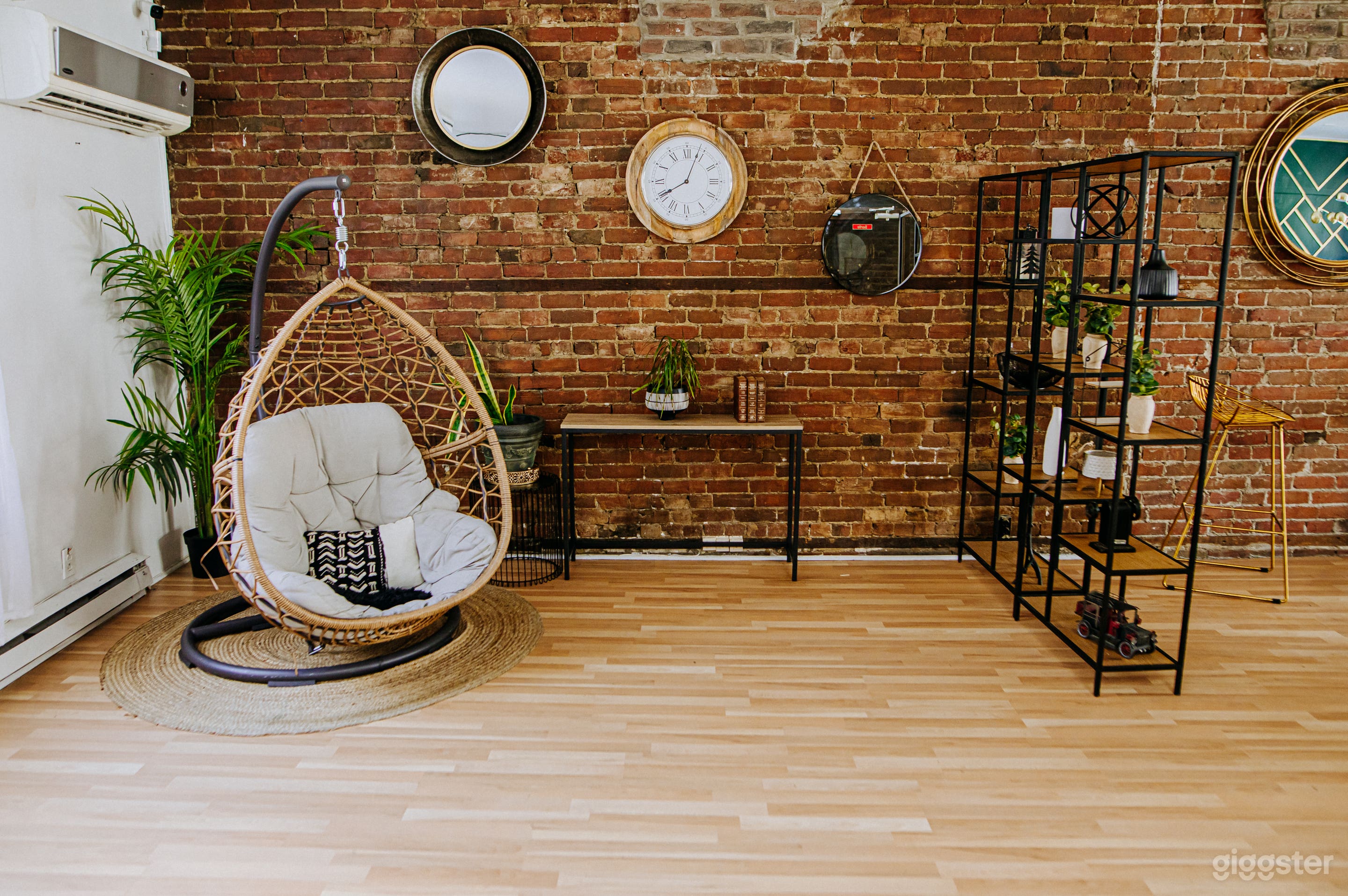 Loft Crescent | content creation & Party spaces Photo 3